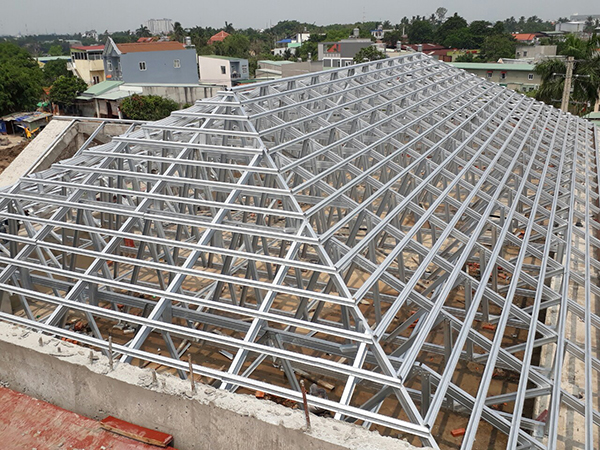 Cải tạo mái nhà xuống cấp bằng khung kèo thép nhẹ