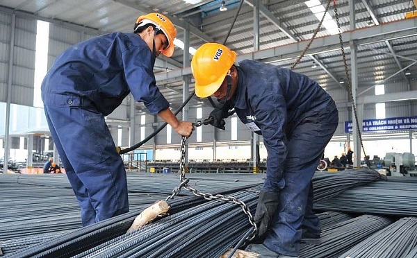 Tại sao giá thép biến động mạnh?